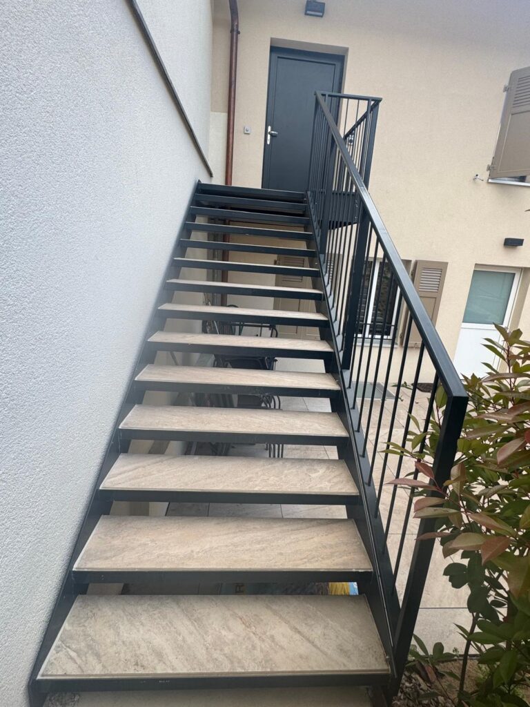 carrelage-bertola_escalier-interieur-exterieur_tartegnin_9