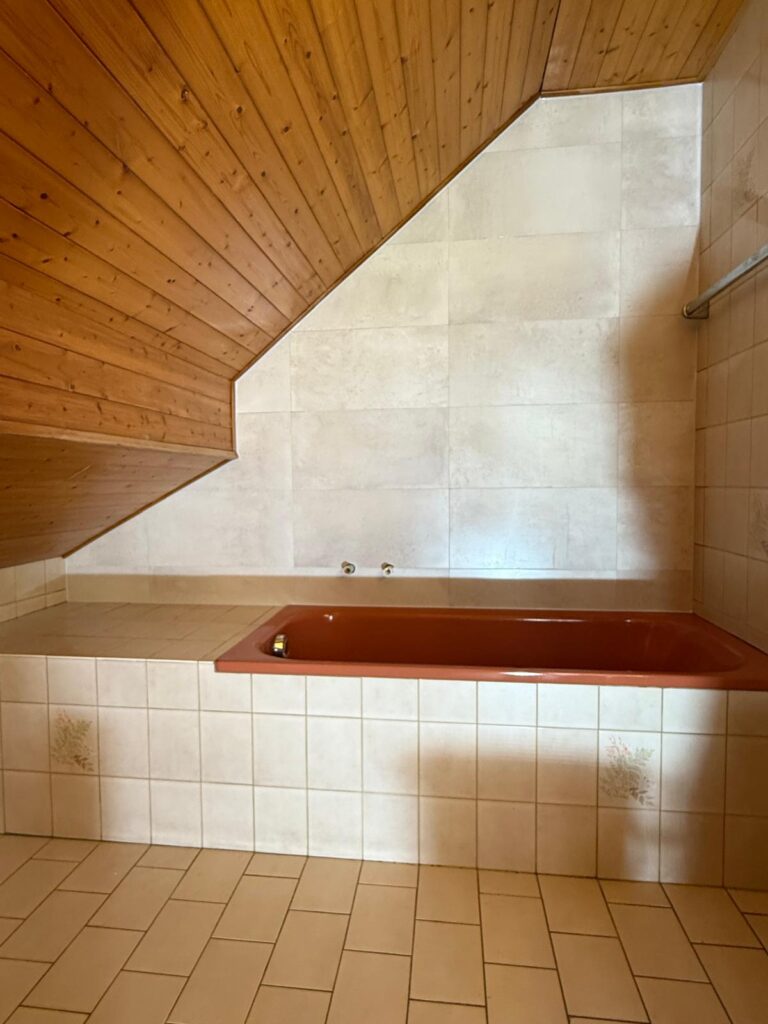 carrelage-bertola_panneau-mural-baignoire_Begnins_1