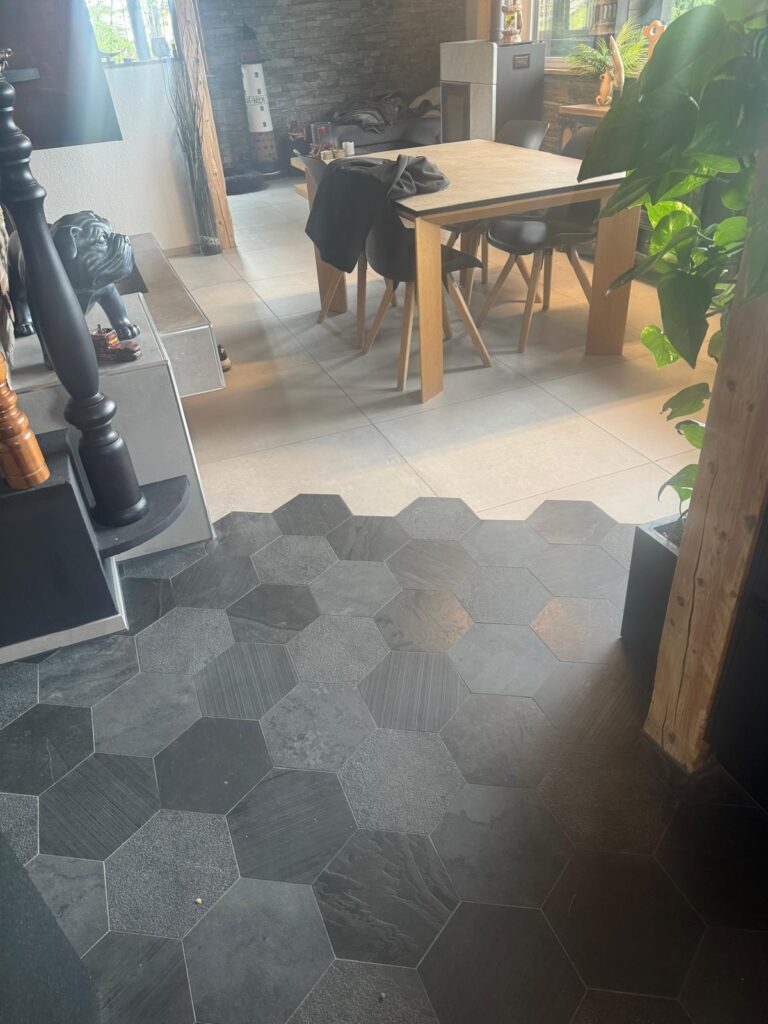 carrelage-bertola_pose-ardoise-brute-hexagonale_saint-george_11